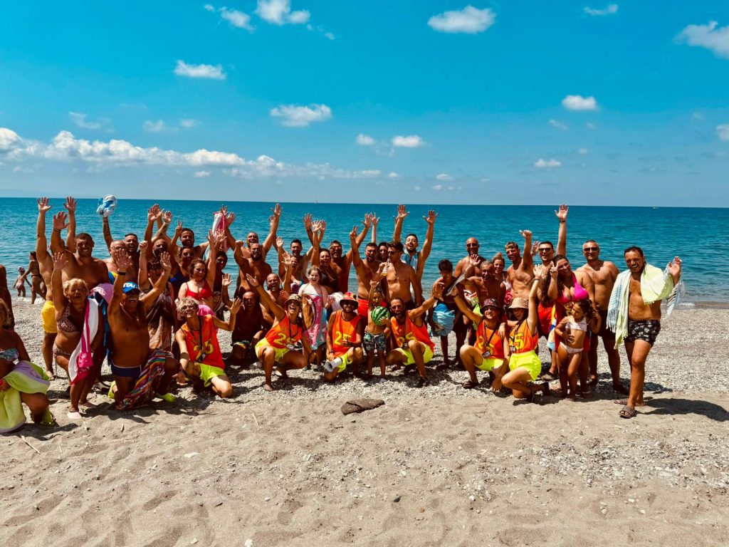 animazione con ospiti in spiaggia