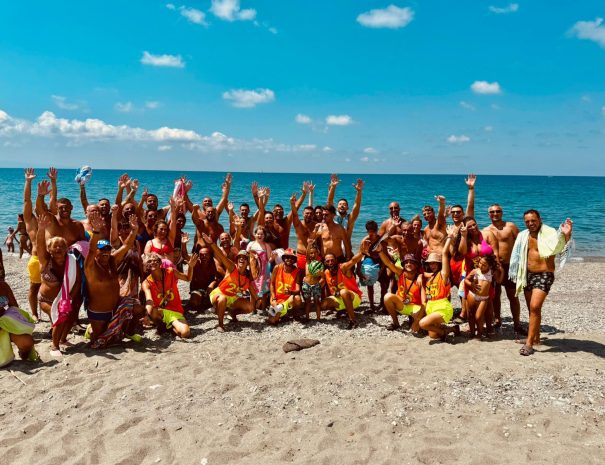 animazione con ospiti in spiaggia
