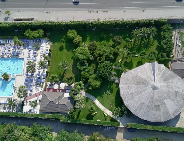 Parco e piscina del Villaggio Eurolido
