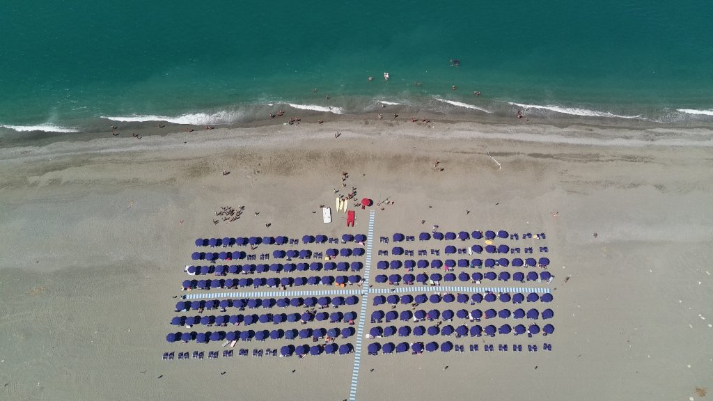 lido e mare dall'alto